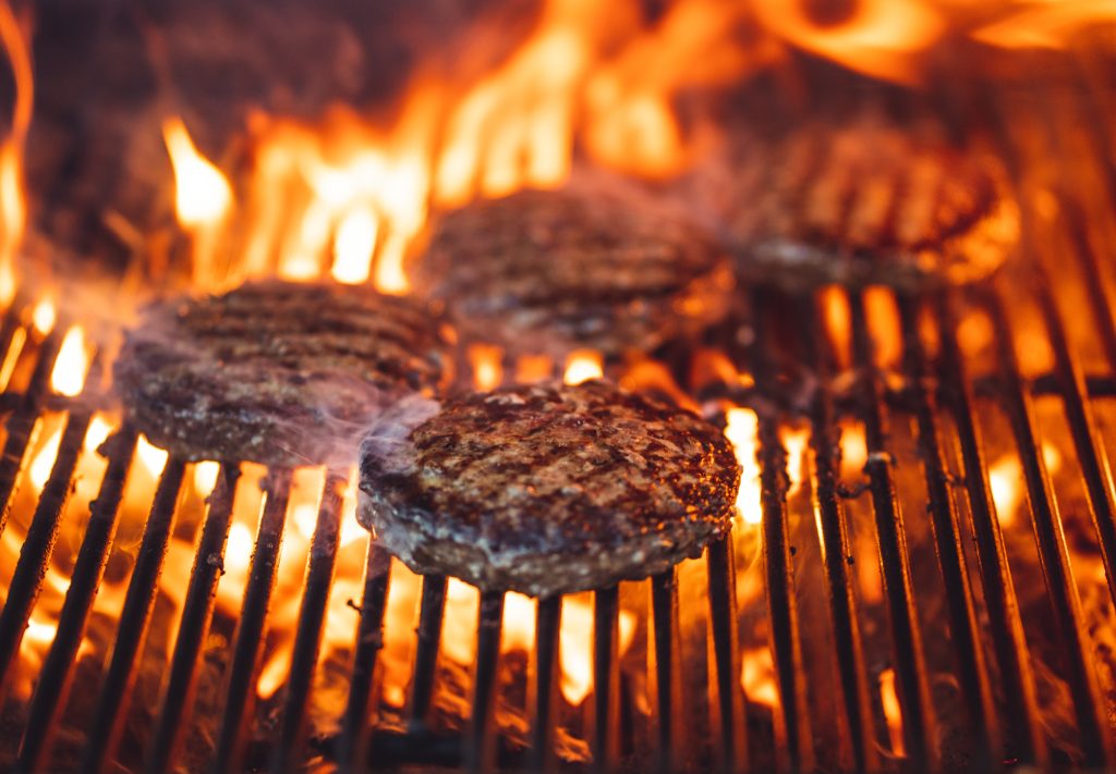 Burgerpihvit grillissä